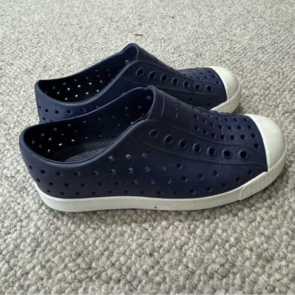 Native Jefferson Shoes Size C13 in Regatta Blue - Picture 2 of 5